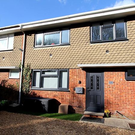 Crown Meadow - 4 Bedroom House - Heathrow - Excellentstays Colnbrook Exteriör bild