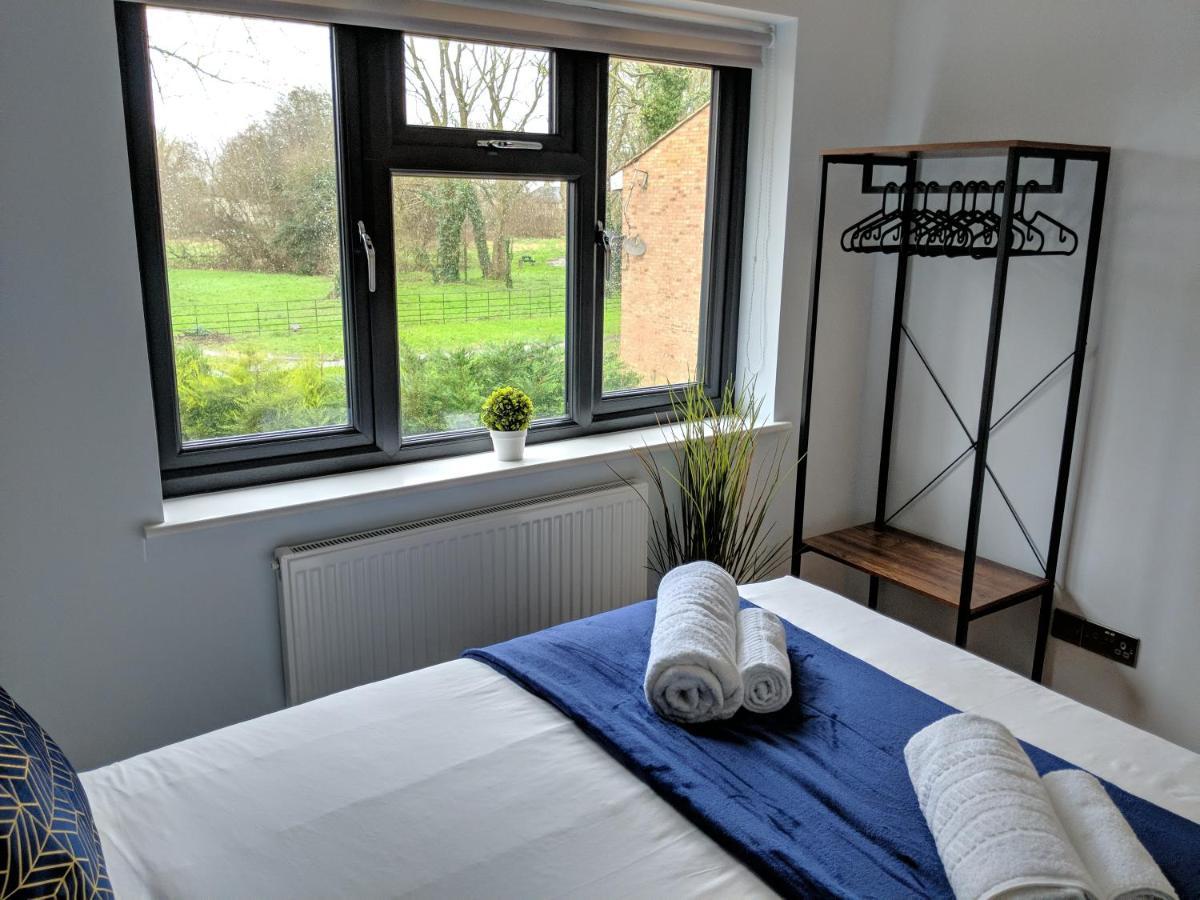 Crown Meadow - 4 Bedroom House - Heathrow - Excellentstays Colnbrook Exteriör bild