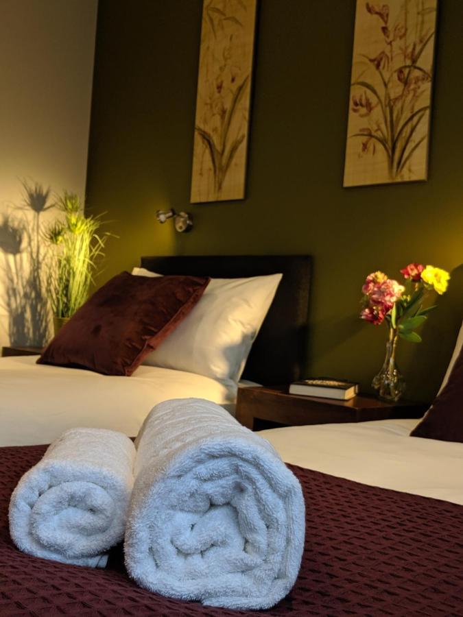 Crown Meadow - 4 Bedroom House - Heathrow - Excellentstays Colnbrook Exteriör bild
