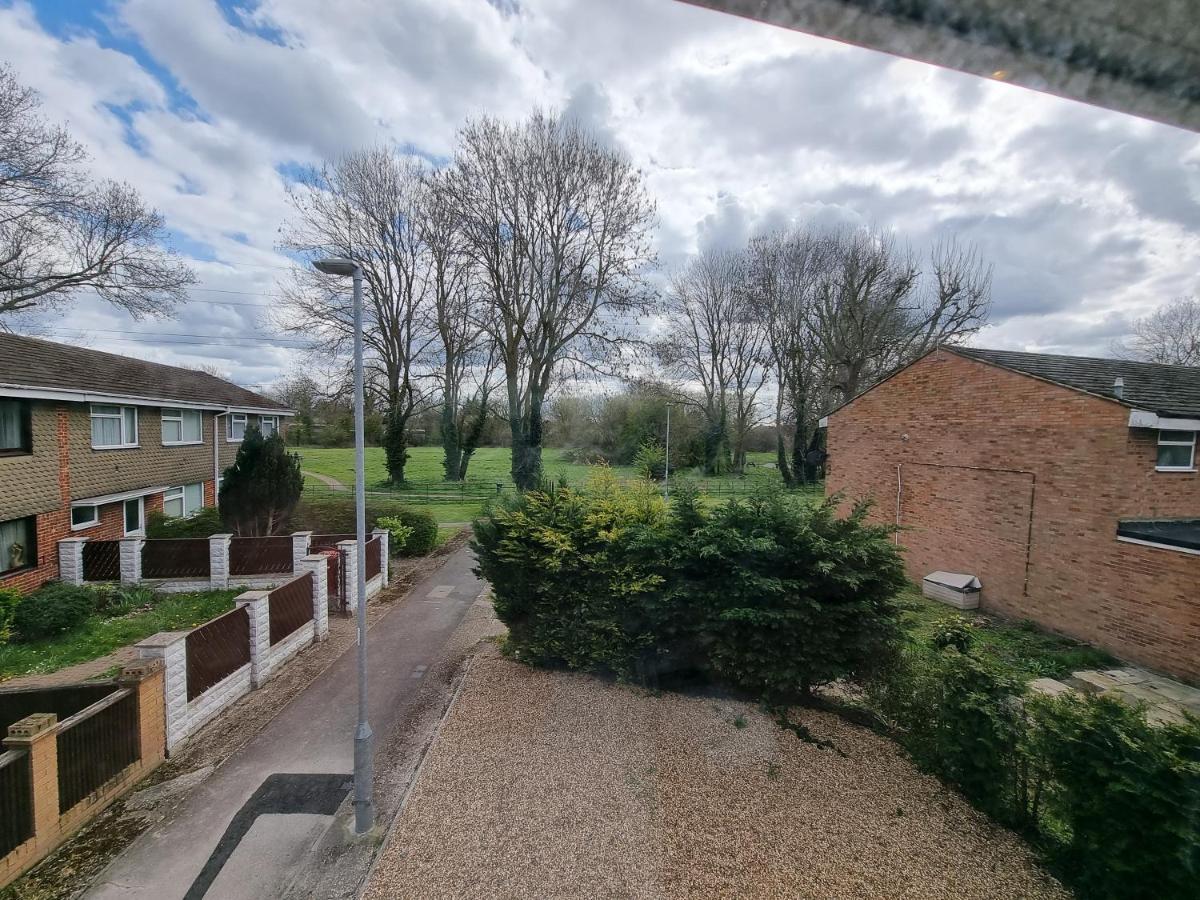 Crown Meadow - 4 Bedroom House - Heathrow - Excellentstays Colnbrook Exteriör bild